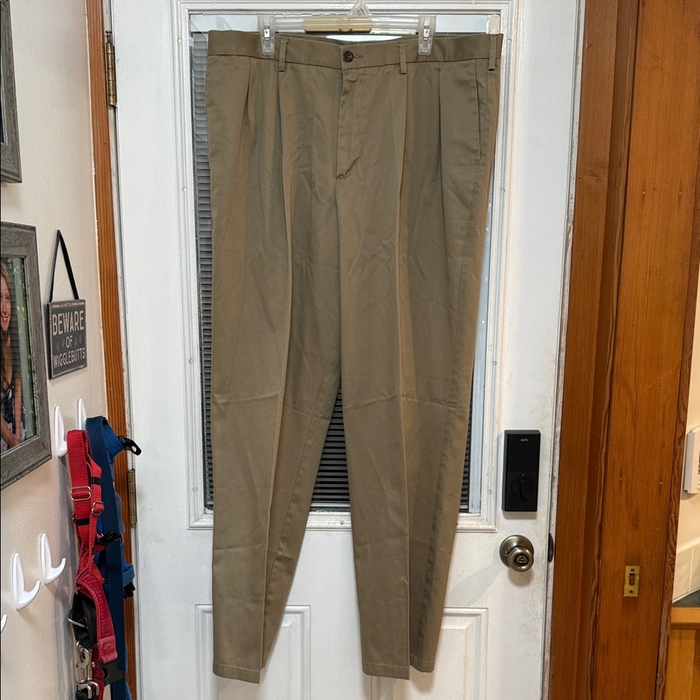 Dockers Men's Khaki Chinos